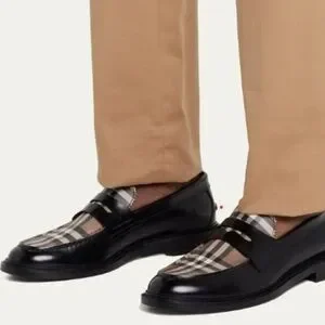 Burberry | Shoes | Burberry Black And Tan Loafers Slipons  display picture 1